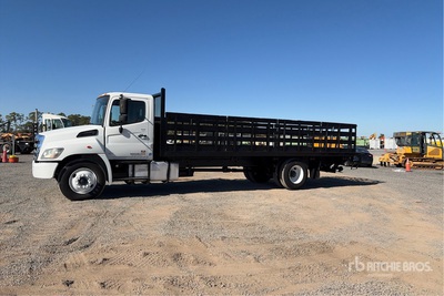 2017 Hino 268 4x2 Ciężarówka z płaską platformą