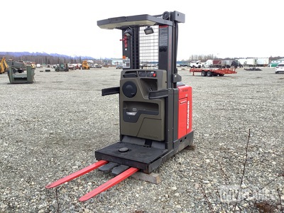 Raymond 520-OPC30TT Order Picker