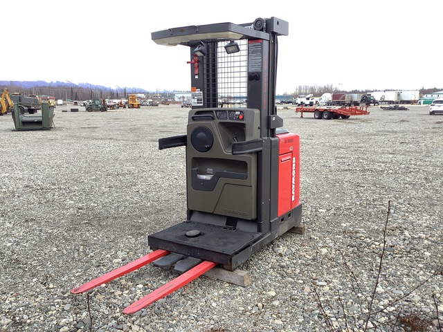 Raymond 520-OPC30TT Order Picker