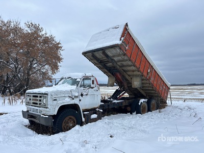 GMC 6000 6x4 T/A Camión dumper (Inoperable)
