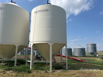 2014 Meridian 1412SS7 +/- 68 ton Smooth Wall Hopper Trémie à grains
