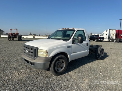 2005 Ford F-350 XL 4x2 Cabine et châssis