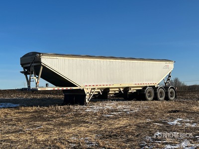 2024 Doepker Legacy 45 ft Tri/A Grain Trailer
