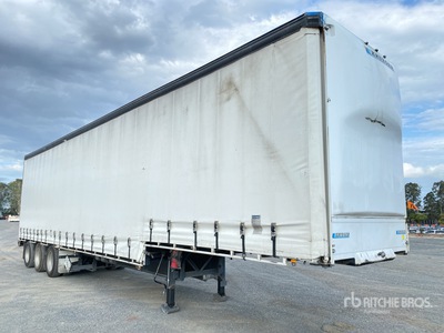 2001 Krueger 13.6 m Tri/A Step Deck Curtain Side Trailer