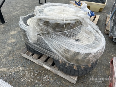 Quantity of (5) 10-16.5 Reifen - Fits Truck Mounted Forklift