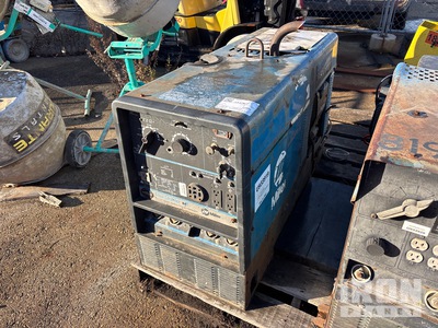 1997 Miller Blue Charger NT 200 A Stick Soudeuse à moteur (Inoperable)