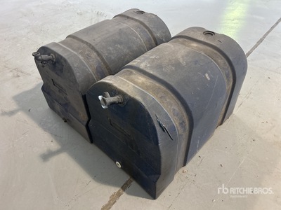 Quantity of (2) Water Tanks Parti di autocarro