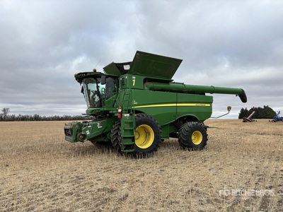 2019 John Deere S780 Combine Harvester