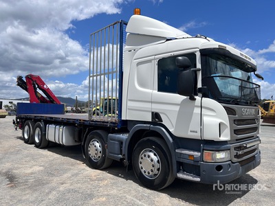 2013 HMF 1220-K3 2.2 t on 2014 Scania P400 8x2 Twin-Steer Camion plataforma con grua
