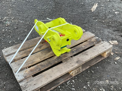 Strickland Excavator Bucket - Fits Kubota KX080