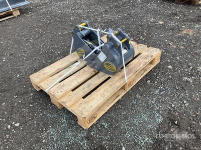 Strickland Hitch and Bucket Excavator Bucket - Fits Hitachi ZX10