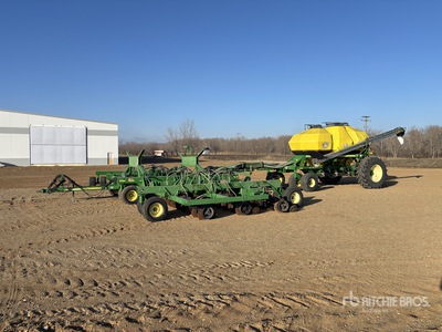 2004 John Deere 1895 43 ft Air Drill w/ John Deere 1910 Air Cart