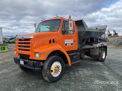 1998 Ford L8501 4x2 Camión esparcidor