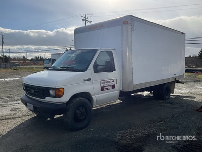 2007 Ford E-350 4x2 Furgoneta caja cerrada