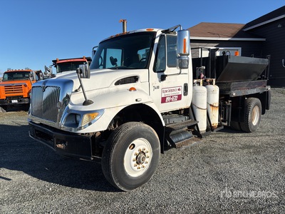 2002 International 7400 4x2 Hot Patch Truck