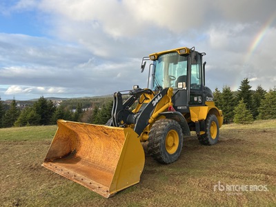 2010 John Deere 244J Ładowarka kołowa