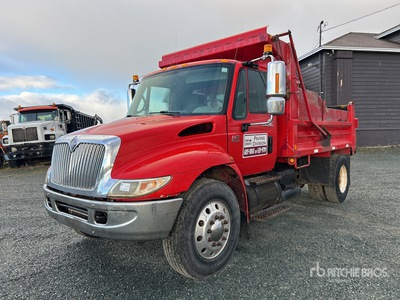 2002 International 4400 S/A Dump Truck