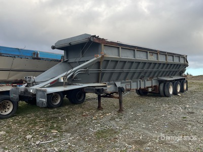 1999 Red River 44 ft Tri/A Live Bottom Trailer