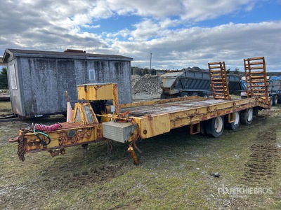 2004 MH Trailers 25 ft Tri/A Remolque Portamaquinaria