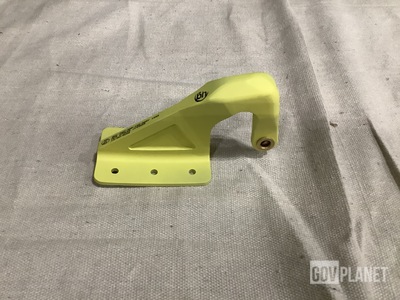 (22) Bell Helicopter 901-060-355-122 Strap Hinges