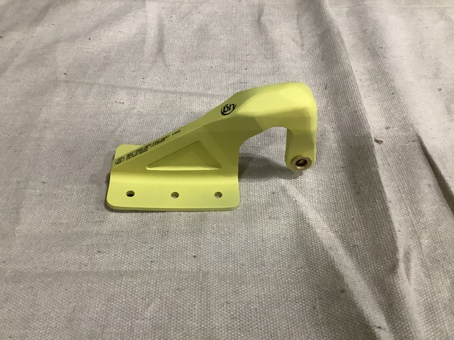 (22) Bell Helicopter 901-060-355-122 Strap Hinges