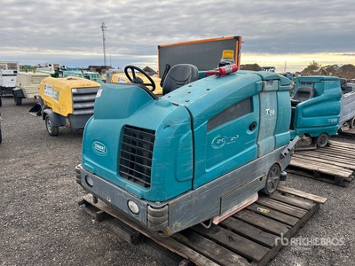 Tennant T20 Ride-On Floor Scrubber