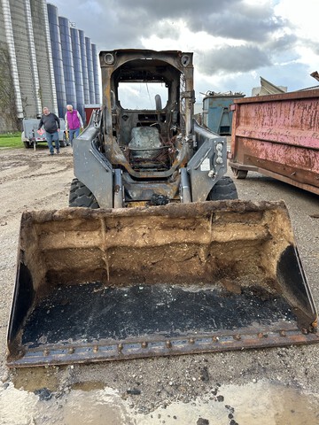2022 John Deere 324G Skid Steer Loader