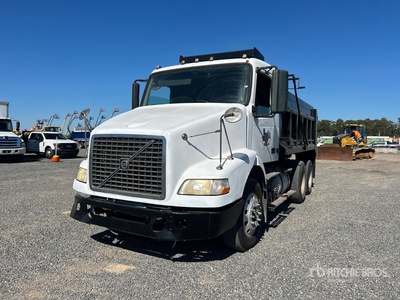 2008 Volvo VNM 6x4 Camion à benne tandem