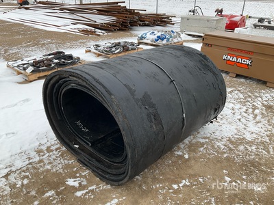 Quantity of 50 ft x 5 ft x 1.25 in Rubber Matting ادوات صناعية متنوعة