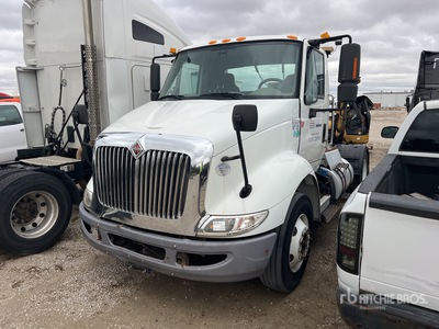 2014 International 8600 4x2 Ciągnik siodłowy z kabiną dzienną S/A