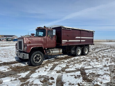 1980 Mack RS685L 6x4 Grain Truck