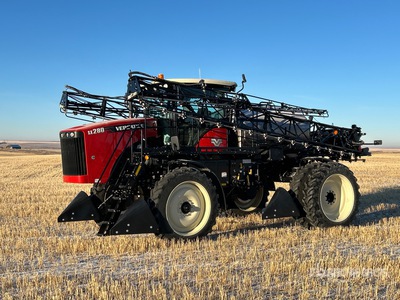 2017 Versatile SX280 100 ft High Clearance Self-Propelled Sprayer