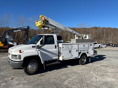 Altec AT235P 35 ft on 2006 GMC C5500 4x2 Podnośnik Koszowy