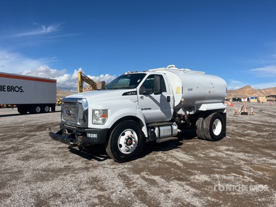 2017 Ford F-750 4x2 Camion à eau