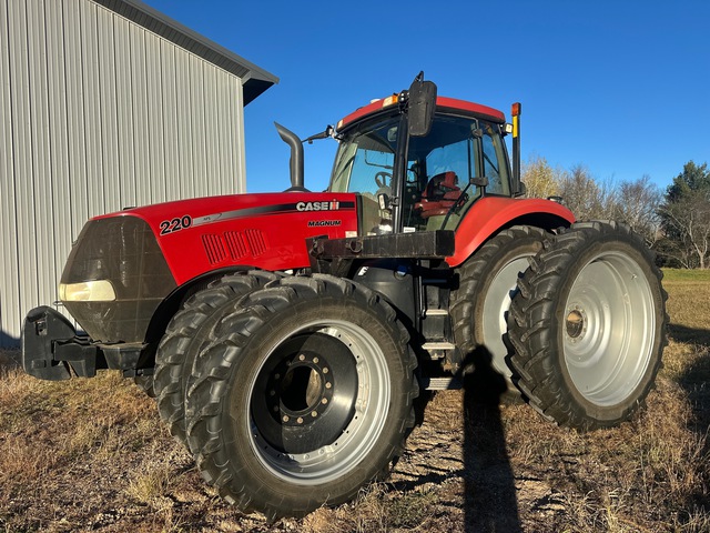 2014 Case IH Magnum 220 4WD Tractor