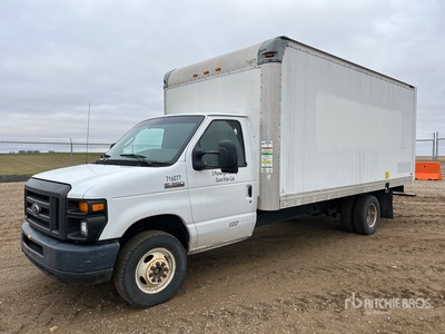 2017 Ford E-350 4x2 Moving شاحنة فان
