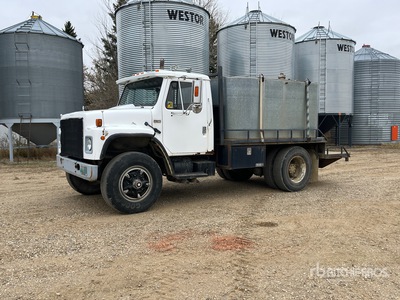 International S1900 1700 gal 4x2 Flatbed Watervrachtwagen