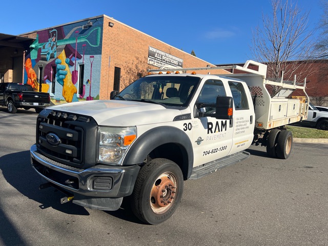 2016 Ford F-550 4x4 Crew Cab Flatbed Truck