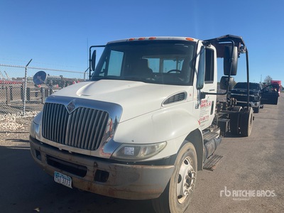 2003 International 4400 4x2 Hooklift Truck