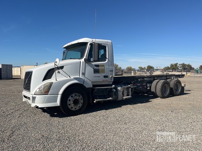 2012 Volvo VNL 6x4 شاحنة لرفع ووضع الحاويات