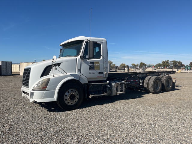 2012 Volvo VNL 6x4 Roll-Off Truck