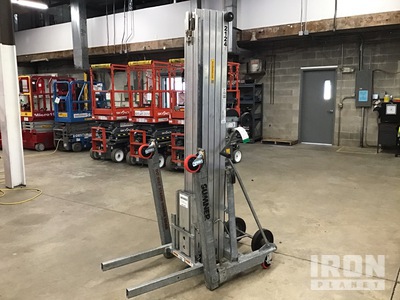 Sumner 2124 Material Hoist