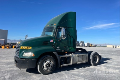 2013 Mack CXU612 4x2 Ciągnik siodłowy z kabiną dzienną S/A