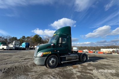 2016 Freightliner Cascadia 113 4x2 S/A Day Cab Truck Tractor