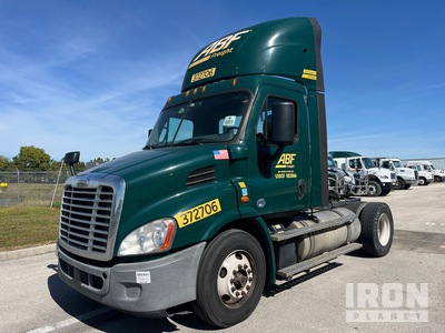 2018 Freightliner Cascadia 113 4x2 S/A Day Cab Truck Tractor
