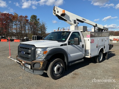 2012 Versalift on 2012 Ford F-450 4x2 Piattaforma autocarrata