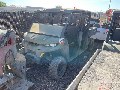 2018 Can-Am Defender 4x4 ユーティリティービークル