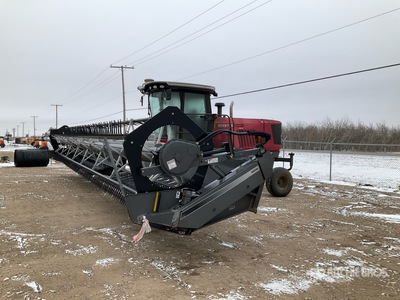 2013 Massey Ferguson WR9740 36 ft Swather Andaineuse