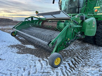 2013 John Deere 615 P 15 ft رأس الحصادة المجمعة