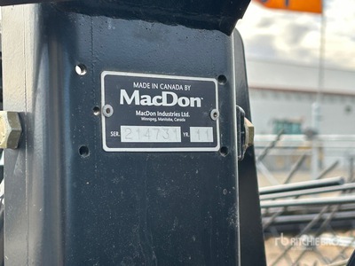 2011 MacDon PW7 15 ft Rake-Up Testata mietitrebbia